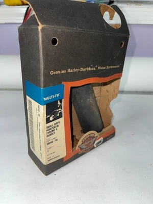 Harley-Davidson 56246-96 Small Grips Horizontal Chrome & Rubber NOS USA - Image 1 of 4