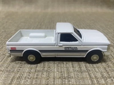 Ertl 1:64 Replica Farm Machines 1992 F-250 Case IH Dealer Truck  - Image 1 of 4