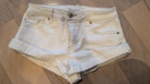 Regeneration By Clarity Pink Shorts Juniors Size3/26 White Cuffed Shorty - Picture 1 of 3