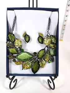 Damen Fenni Vintage Blatt Statement Halskette/Ohrring Box Set grün Neu im Karton - Bild 1 von 13