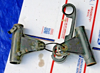 Yamaha RD400 1977 OEM soportes de faros con extras (ver más abajo) Foto 1 de 2