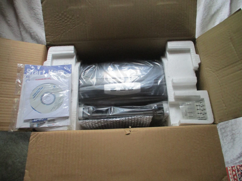 Epson Stylus C66 B241B Color Printer 5760 x 1440 17 ppm - Image 1 of 4