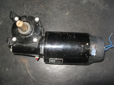 MOTORREDUCTOR BODINE 32D5BEPM-5F 1/8hp 125rpm 130VDC 36lb.in. 20:1 Foto 1 de 4