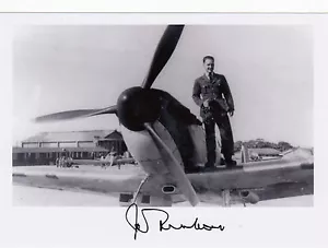 Segunda Guerra Mundial RAF Comando de Combate Spitfire FREEBORN DFC*ala de avión foto firmada - Imagen 1 de 1