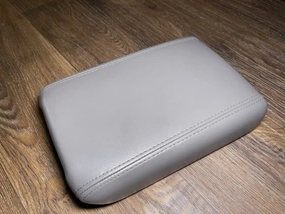 07-17 Traverse Acadia Enclave Outlook Consola Central Tapa Apoyabrazos Gris Foto 1 de 4