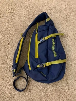 Bolso Bandolera Patagonia Atom 8L Azul Marino Amarillo Bandolera Mochila Exterior Foto 1 de 4