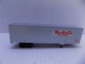 TRAILER VAN FOR RIO GRANDE RR.  BY WALTHERS R. TO ROLL PO - Picture 1 of 5