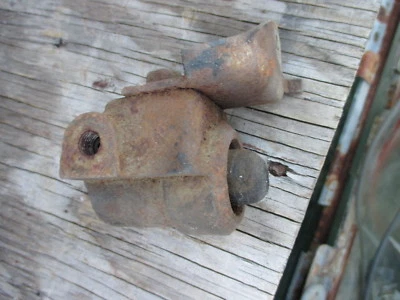 ORIGINAL 1968 Pontiac GTO Disc Brake Proportioning Valve & Bracket - Image 1 of 4