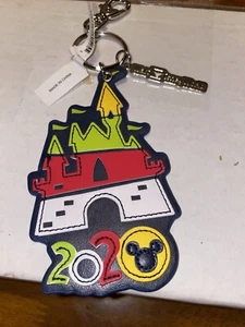 New Disney Parks Exclusive 2020 Vinyl Castle Keychain and Charm - Picture 1 of 7