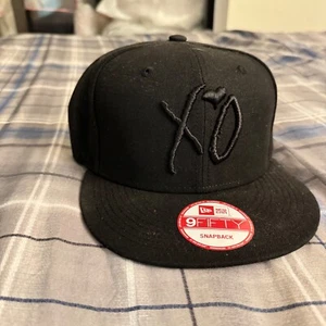 The Weeknd Rare 65 Official Issue XO Black SnapBack - Picture 1 of 4