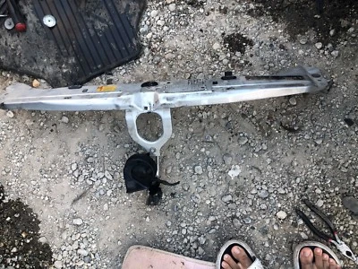 1996-2002 Mercedes-Benz W210 E320 E300 E420 E430 E55 AMG RADIATOR SUPPORT +horn - Image 1 of 3