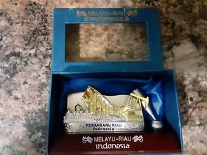 Neu im Karton verziertes Metall Visitenkartenetui und Stifthalter aus Indonesien - Bild 1 von 5