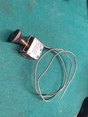 Mercedes-Benz 280 S SE SEL 300 SEL 108 / 109 Chassis A/C Thermostat - Image 1 of 3