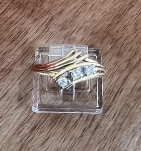 18ct Gold Diamond Ring Size O1/2 - Picture 1 of 9