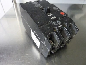 Disyuntor General Electric E11592 3 polos 240 VAC 60A (30586) - Imagen 1 de 6