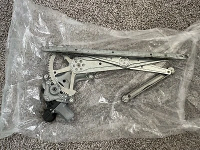 Регулятор стеклоподъемника переднего водителя 17 18 Toyota Corolla IM, 16 Scion IM - Изображение 1 из 4