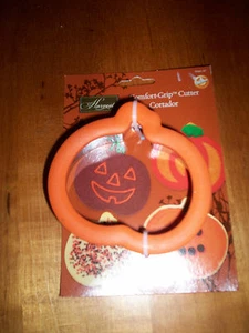 NUEVO CORTADORES DE GALLETAS DE METAL WILTON COMFORT GRIP CALABAZA * Los mejores cortadores de galletas * - Imagen 1 de 1