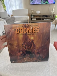 THE GOONIES (Laserdisc, 1985) 12304 WS Spielberg, Donner, Warner Bros V2 - Picture 1 of 10