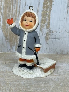 Kleines Mädchen mit Schlitten Vintage Ornament unbeschriftet 3 Zoll - Bild 1 von 8