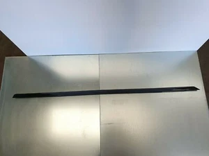 Riel de sellado de puerta delantera lado del conductor Mercedes Clase E E400 AMG cupé 2017-2020 - Imagen 1 de 9