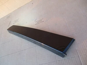 2004 VOLKSWAGEN TOUAREG 3.2 REAR LEFT EXTERIOR PILLAR MOLDING TRIM - Picture 1 of 3