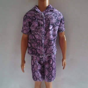¡NUEVO! Prenda superior y pantalones cortos Barbie Fashionista 2021 con estampado de serpiente ~ ropa Ken PJ - Imagen 1 de 2
