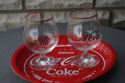 Gepflegtes, Coca-Cola Tablett - Blech mit 2 älteren 0,3 Liter Coca-Cola Gläsern - Bild 1 von 4