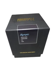 Candela olimpica di Roosevelt Supply Co. foglie verdi, legno di sandalo, fico e muschio 12 oz - Foto 1 di 8
