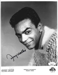 Johnny Mathis VERA FOTO FIRMATA A MANO #4 JSA COA autografata cantante pop leggenda - Foto 1 di 2