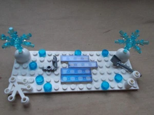 LEGO BOSQUE ESCENA DE PATINAJE NAVIDAD INVIERNO EN LA NIEVE Y HIELO NUEVOS AMIGOS DE LA CIUDAD - Imagen 1 de 6