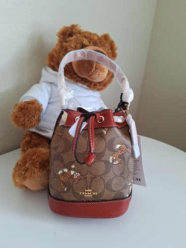 Borsa a secchiello Coach Mini Dempsey nuova con etichette in tela firmata con gattino danzante CC431