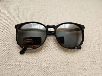 Gafas de sol para mujer de marca desconocida estilo redondo marco negro Foto 1 de 4