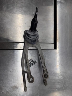 Conjunto de soporte de palanca de cambios de transmisión manual Nissan 370Z 2009-2020 OEM Foto 1 de 4