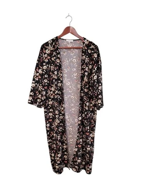 Кимоно Bailey's Blossoms с цветочным принтом открытое спереди черное розовое M/L - Изображение 1 из 4