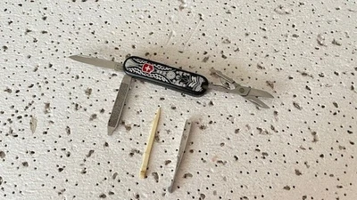 Navaja suiza Victorinox White Shadow Classic SD edición limitada multiherramienta - Foto 1 de 4