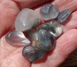 Blue Tara Quartz - 8 Small Tumbled Stones rt750g - Afbeelding 1 van 4