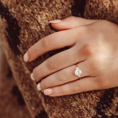 Bague de fiançailles en or jaune 14 carats taille ovale cultivée en laboratoi... - Photo 1/4