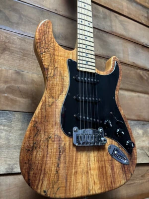 Usado G&L Legacy 1 de 100 arce dividido con estuche Foto 1 de 4