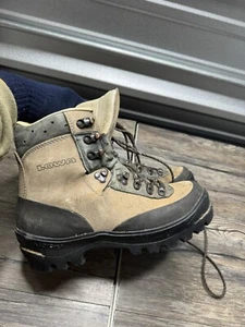 Lowa Tibet Mens Hiking Hunting Boots Sz 8 Shoes - Picture 1 of 9