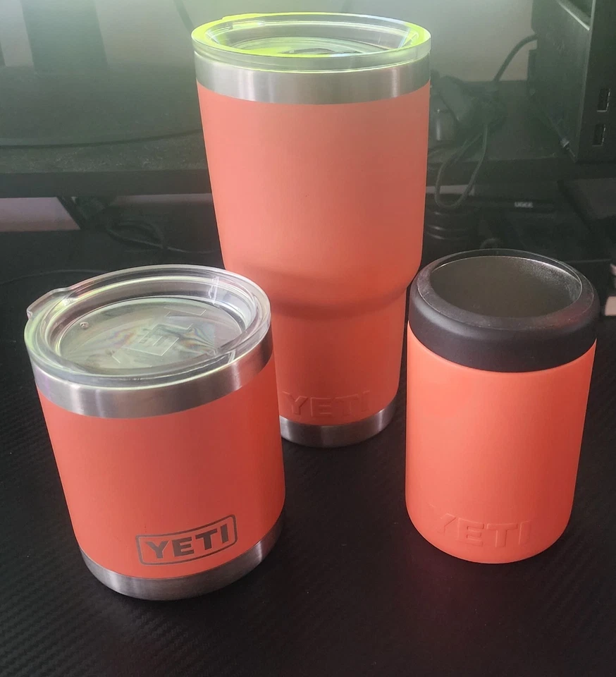 Conjunto Yeti, Coral tumbler e Koozie.  Copo de 30 oz, bola baixa de 10 oz e Koozie de 10 oz - Imagem 1 de 1