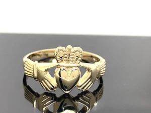Irish Signet Claddagh Ring 14k Yellow Gold Estate Jewelry Women's Size 6.25 - Picture 1 of 13