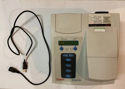 Espectrofotómetro visible Thermo Scientific GENESYS 20 4001-0000 en funcionamiento Foto 1 de 4