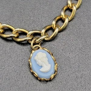 Antique Gold Tone Blue White Cameo Charm Bracelet Cuban Chain Ornate Bezel 5.5" - Picture 1 of 21
