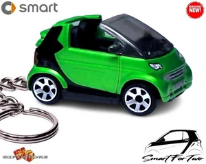 🎁🚦🆕 RARE KEY CHAIN GREEN SMART FORTWO CABRIO CUSTOM Ltd. Ed. 💕GREAT GIFT💕🎁 - Picture 1 of 15