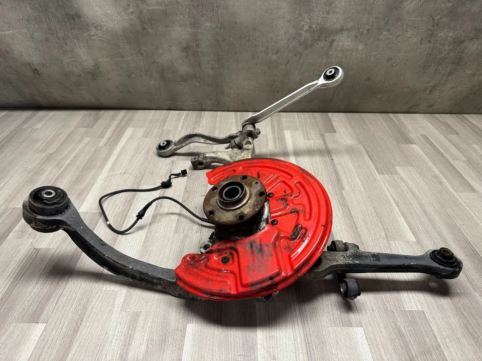 Audi A4 8E B6 1,9 TDI Träger Achsschenkel Radlagergehäuse Vorne Rechts - Bild 1 von 4