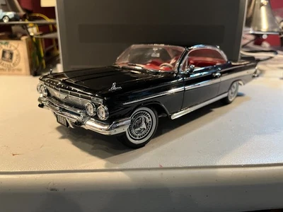 Sun Star 1961 雪佛兰 Impala SS 409 黑色 1: 18 比例压铸 — 第 1/4 张图片