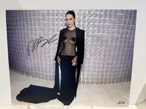 RACHEL BROSNAHAN SIGNED 11X14 PHOTO AUTO BECKETT BAS COA - Bild 1 von 2