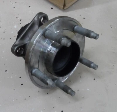 New OEM 2007 2008 Lincoln MKX Ford Edge Rear Hub Assembly 7T4Z-1104B - Image 1 of 3