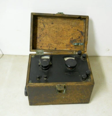 Potenciômetro Leeds & Northrup em caixa de madeira - Testador de resistência interna 283028 - Imagem 1 de 4