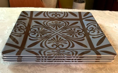 NUEVO JUEGO de 4 platos coloridos de melamina para servir cena de verano 9,75” cuadrados ¡BONITO! Foto 1 de 4